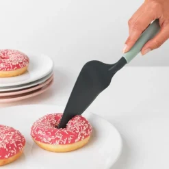 Outlet Cake Server Plus Cutting Edge Kitchen Utensils